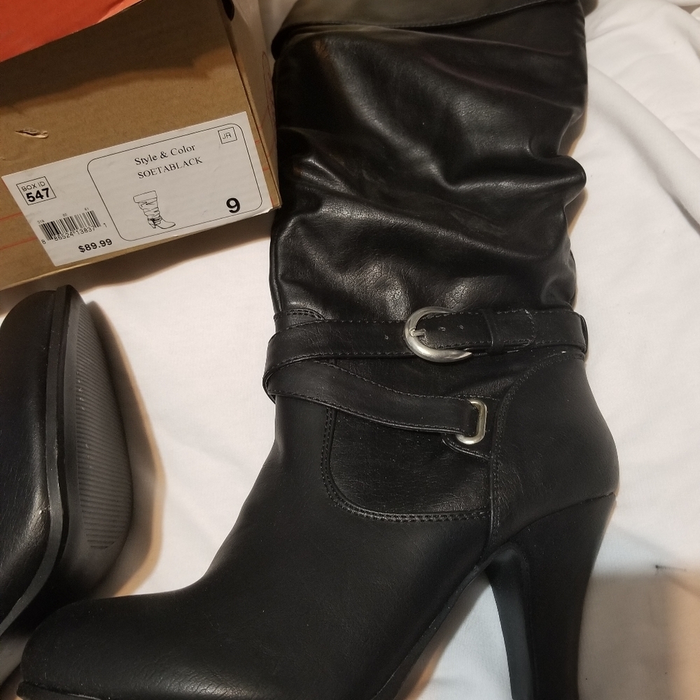 New with out tags  SZ 9 ladies boots